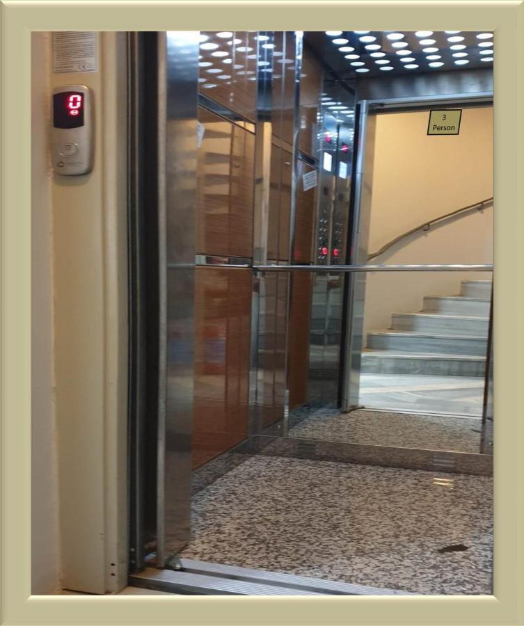 Away Hotel Istanbul Exterior photo